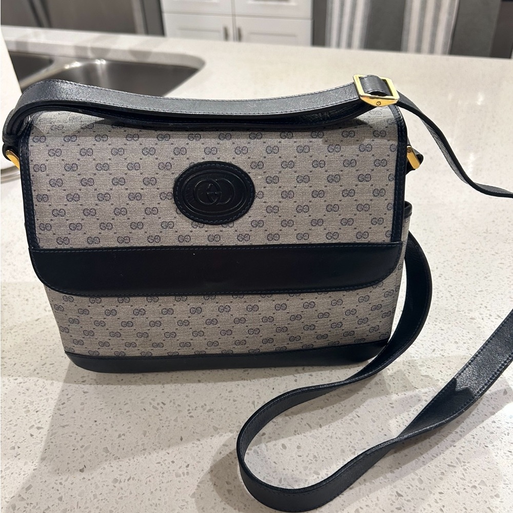 Gucci vintage RARE navy purse/handbag/cross bag with dust bag $500